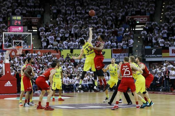 吸引着全球 吸引着全球