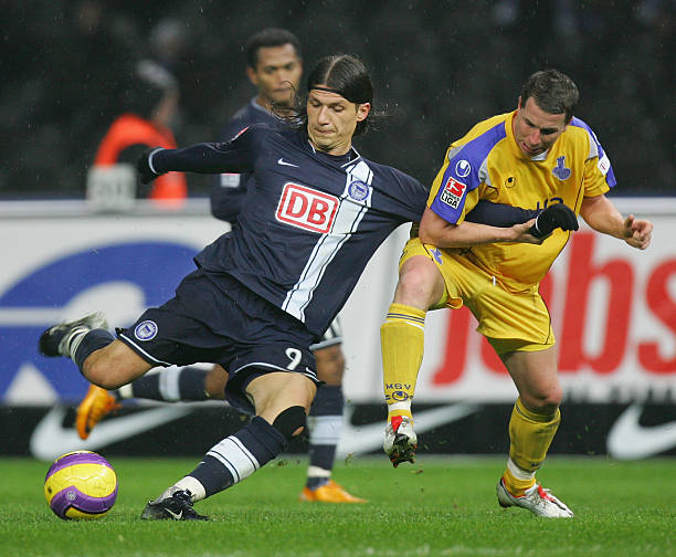 0万美媒直 0万美媒直